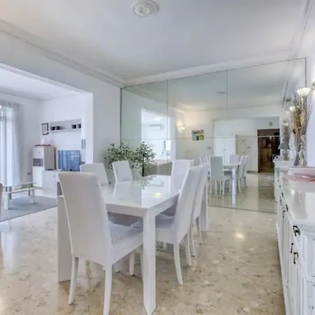 Апартаменты Wonderful In The Heart Of